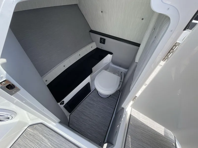 Slide: The Image of Cobalt R6 Surf 2023 - 176