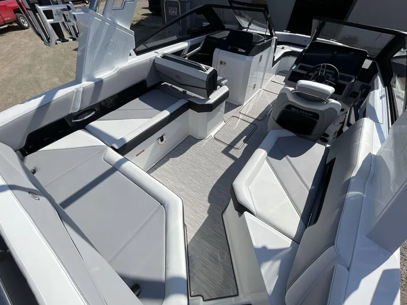 Slide: The Image of Cobalt R6 Surf 2023 - 178