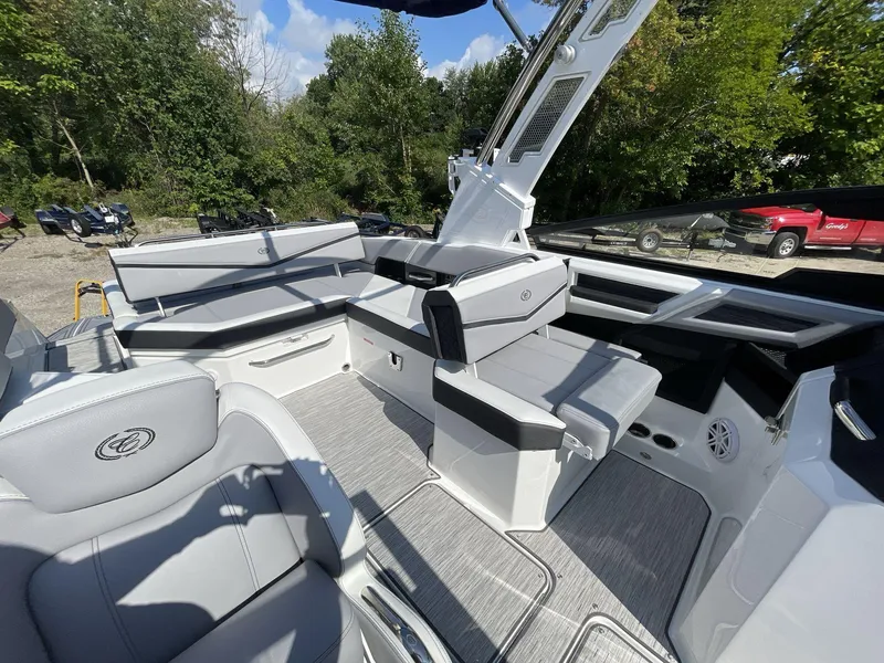 Slide: The Image of Cobalt R6 Surf 2023 - 180