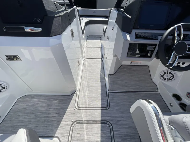 Slide: The Image of Cobalt R6 Surf 2023 - 182