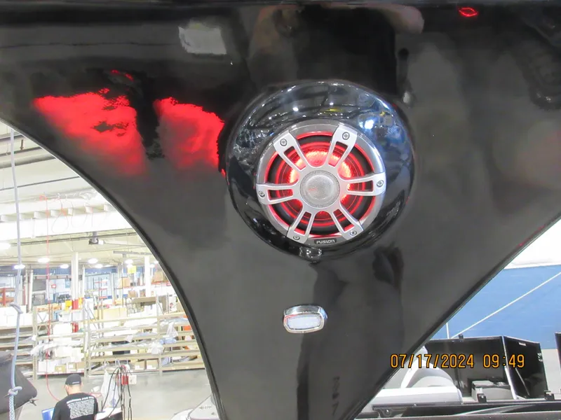 Slide: The Image of Avalon Catalina Quad Lounge Windshield - 25 FT Triple TWIN "Phantom Throttle" 2026 - 8