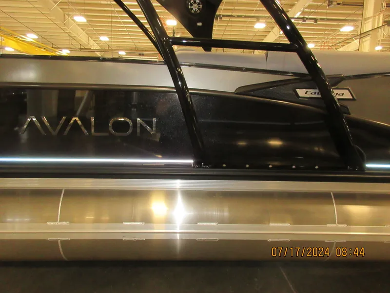 Slide: The Image of Avalon Catalina Quad Lounge Windshield - 25 FT Triple TWIN "Phantom Throttle" 2026 - 3