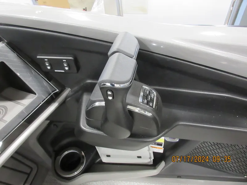 Slide: The Image of Avalon Catalina Quad Lounge Windshield - 25 FT Triple TWIN "Phantom Throttle" 2026 - 4