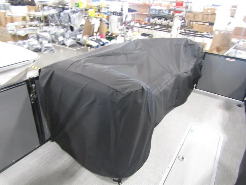 Slide: The Image of Avalon Catalina Quad Lounge Windshield - 25 FT Triple TWIN "Phantom Throttle" 2026 - 17