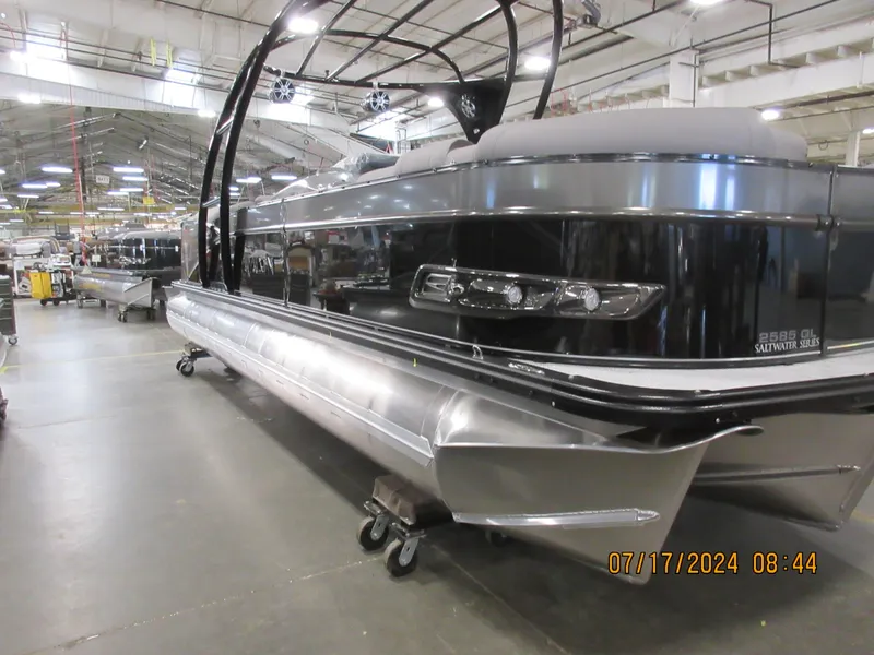 Slide: The Image of Avalon Catalina Quad Lounge Windshield - 25 FT Triple TWIN "Phantom Throttle" 2026 - 2