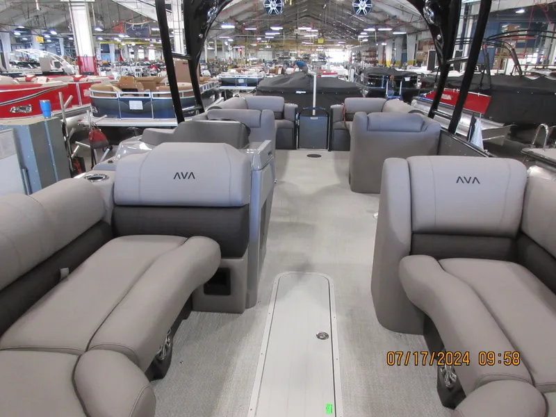 Slide: The Image of Avalon Catalina Quad Lounge Windshield - 25 FT Triple TWIN "Phantom Throttle" 2026 - 15