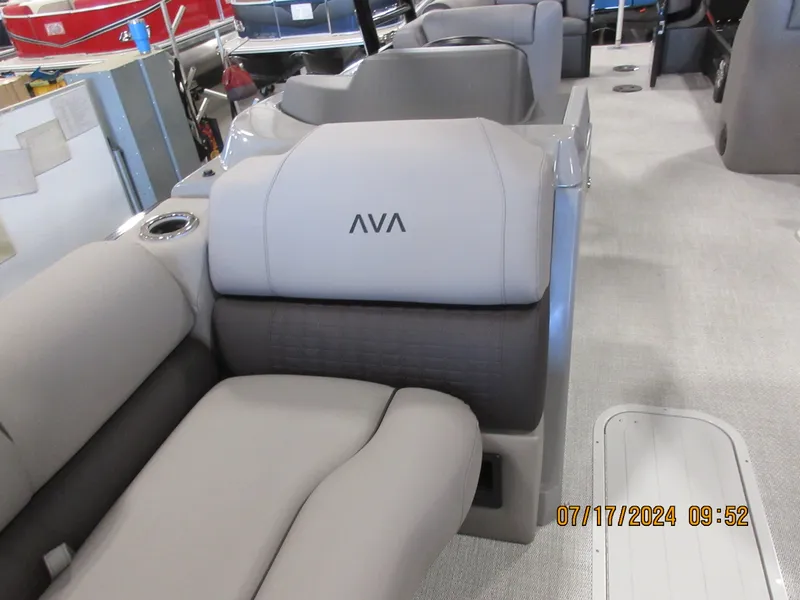 Slide: The Image of Avalon Catalina Quad Lounge Windshield - 25 FT Triple TWIN "Phantom Throttle" 2026 - 9