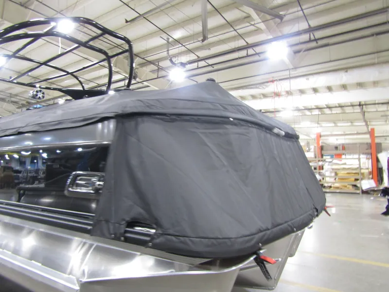 Slide: The Image of Avalon Catalina Quad Lounge Windshield - 25 FT Triple TWIN "Phantom Throttle" 2026 - 19