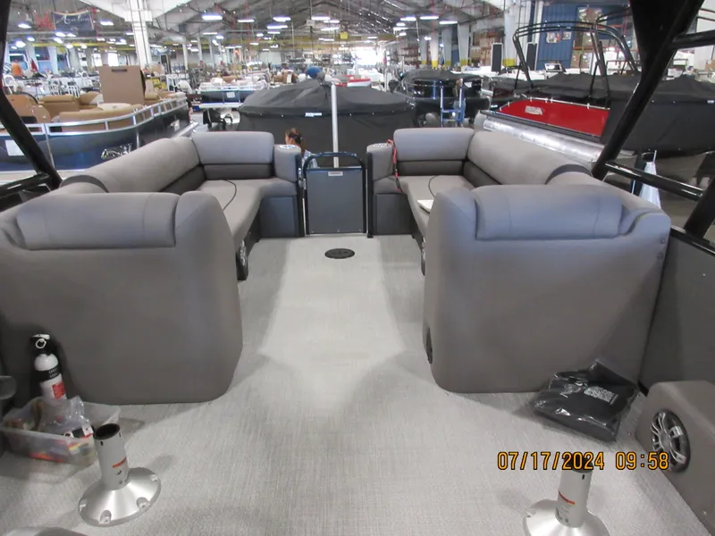 Slide: The Image of Avalon Catalina Quad Lounge Windshield - 25 FT Triple TWIN "Phantom Throttle" 2026 - 14