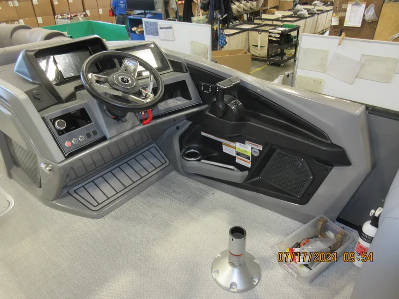 Slide: The Image of Avalon Catalina Quad Lounge Windshield - 25 FT Triple TWIN "Phantom Throttle" 2026 - 11