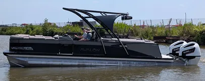 The Image of Avalon Catalina Quad Lounge Windshield - 25 FT Triple TWIN "Phantom Throttle" 2026 - 0