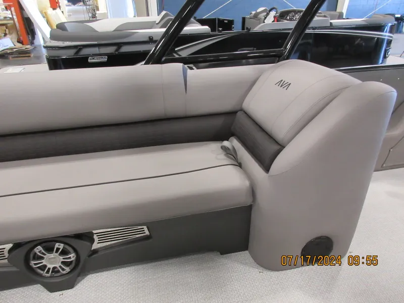 Slide: The Image of Avalon Catalina Quad Lounge Windshield - 25 FT Triple TWIN "Phantom Throttle" 2026 - 12