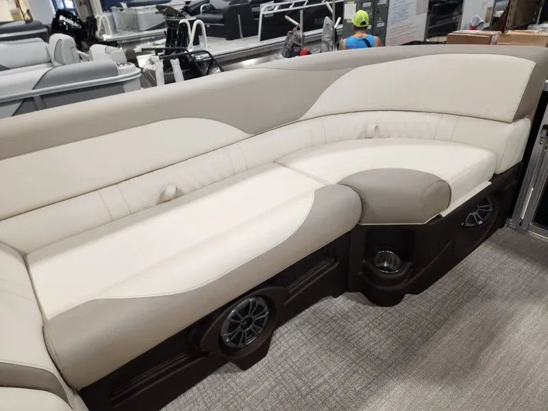 Slide: The Image of Avalon Avalon LSZ Cruise - 21 FT "Midnight Ivory" 2026 - 3