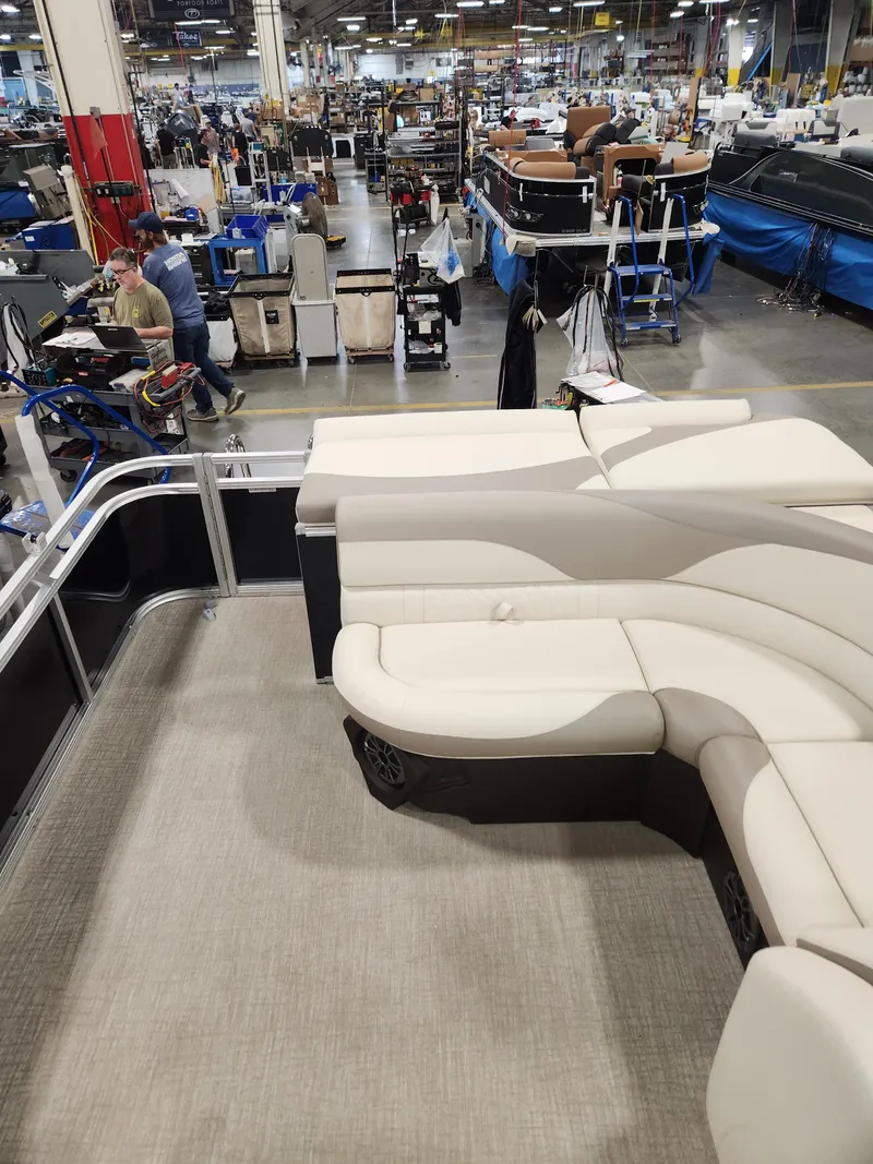 Slide: The Image of Avalon Avalon LSZ Cruise - 21 FT "Midnight Ivory" 2026 - 7