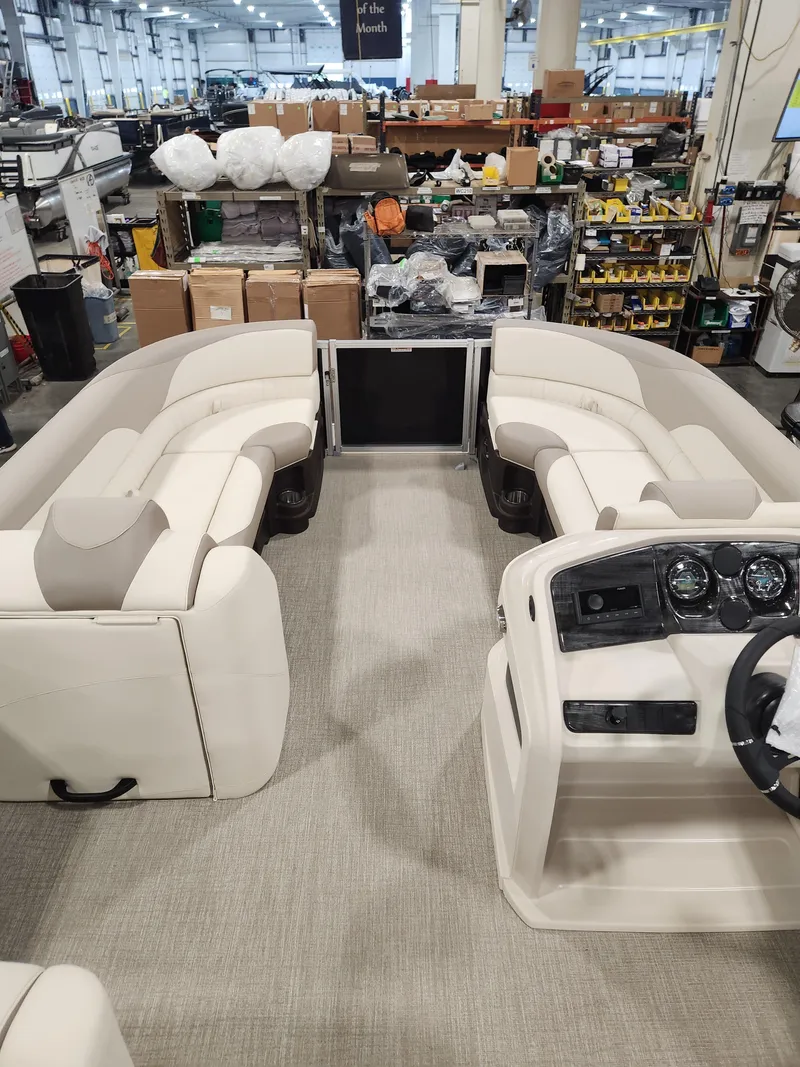 Slide: The Image of Avalon Avalon LSZ Cruise - 21 FT "Midnight Ivory" 2026 - 6