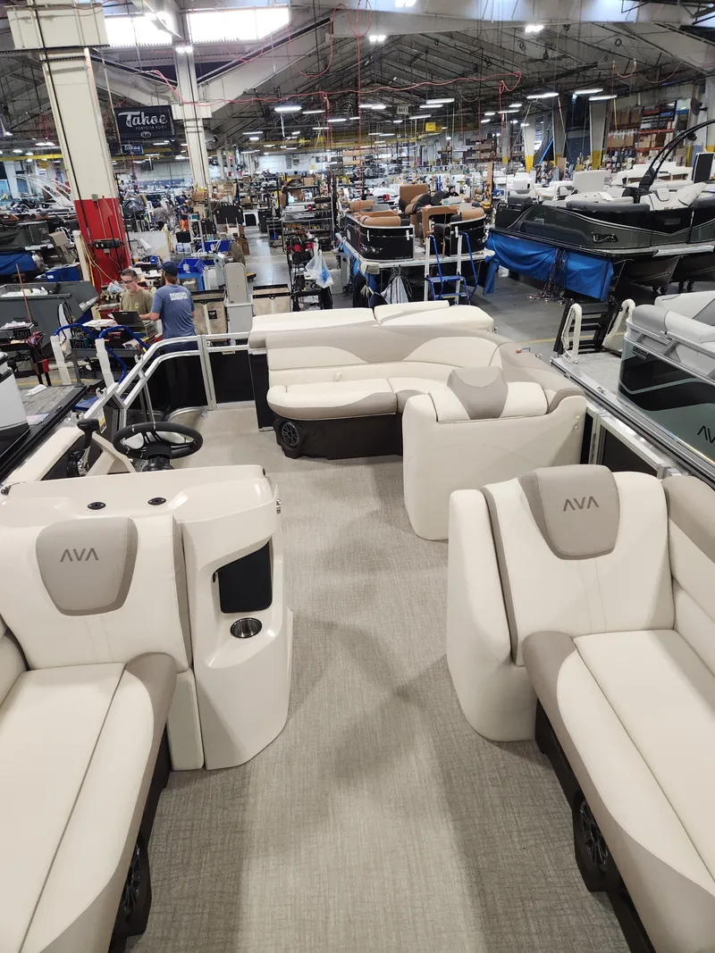 Slide: The Image of Avalon Avalon LSZ Cruise - 21 FT "Midnight Ivory" 2026 - 8