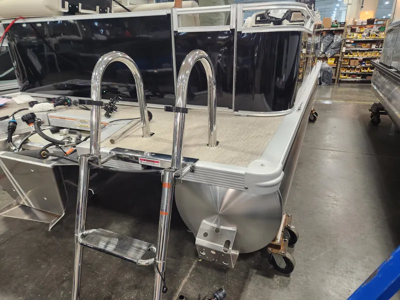 Slide: The Image of Avalon Avalon LSZ Cruise - 21 FT "Midnight Ivory" 2026 - 1