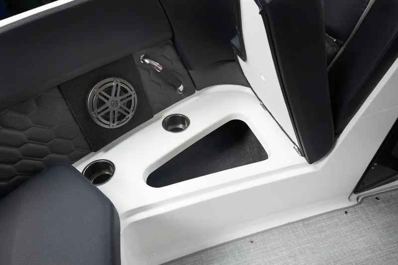 Slide: The Image of Four Winns H2 2023 - 52