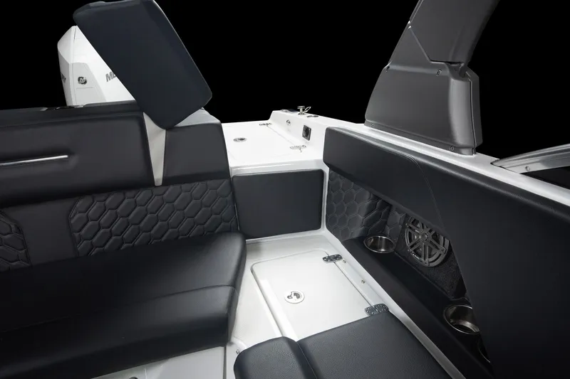 Slide: The Image of Four Winns H2 2023 - 58