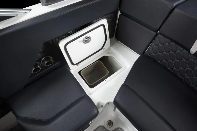 Slide: The Image of Four Winns H2 2023 - 60