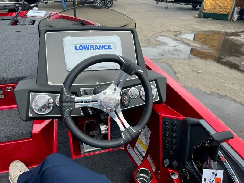 Slide: The Image of 2023 Ranger Z519 boat dashboard with Lowrance display and steering wheel. - 8