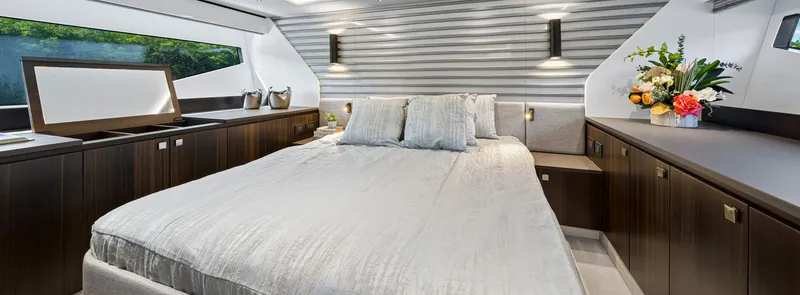 Slide: The Image of Sunseeker Predator 55 2027 - 2