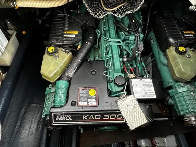 Slide: The Image of Engine compartment of a 2005 Cranchi 37 Smeraldo with Volvo Penta KAD 300 engine. - 11