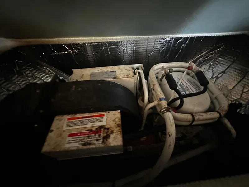 Slide: The Image of Engine compartment of a 2001 Sea Ray 340 Sundancer boat. - 44