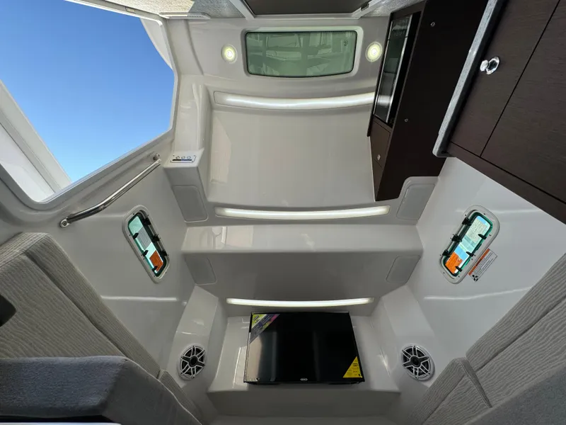 Slide: The Image of Everglades 395 Center Console 2024 - 102