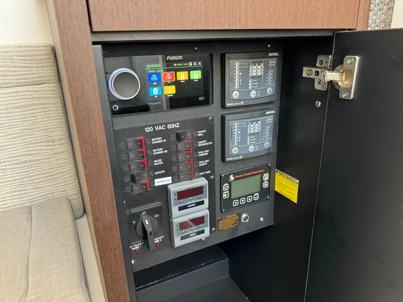 Slide: The Image of Everglades 395 Center Console 2024 - 107