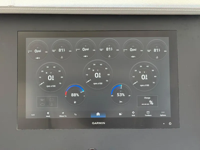 Slide: The Image of Everglades 395 Center Console 2024 - 59
