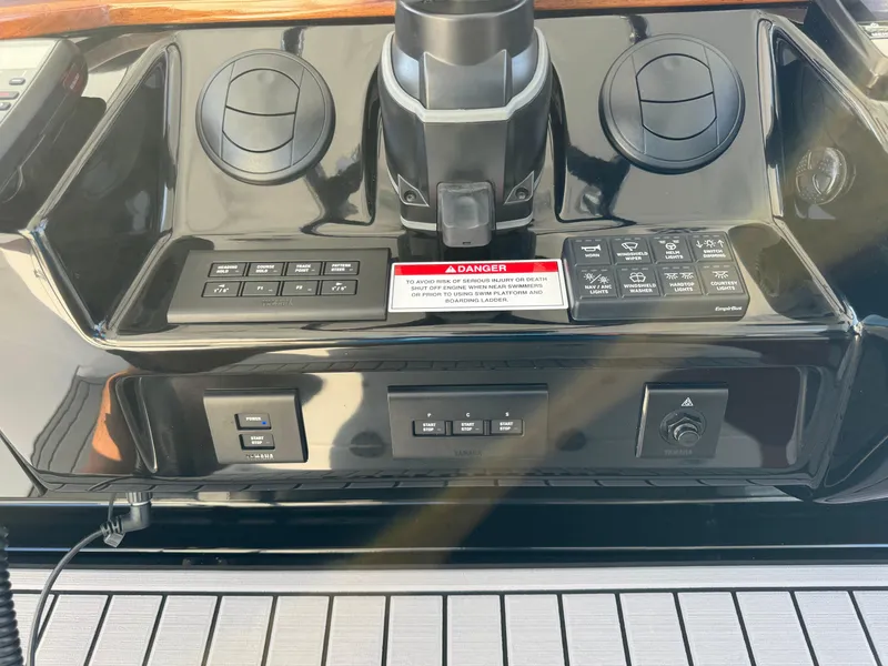 Slide: The Image of Everglades 395 Center Console 2024 - 64