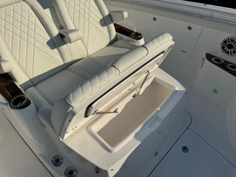 Slide: The Image of Everglades 395 Center Console 2024 - 96