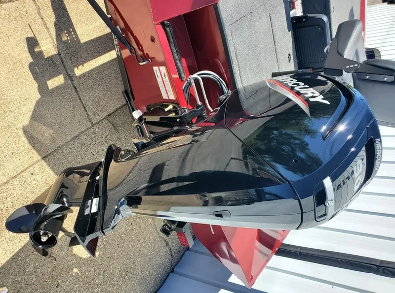 Slide: The Image of Mercury 115 HP 4 stroke EFI engine - 10