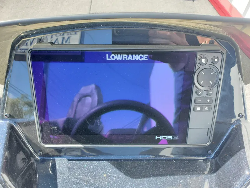 Slide: The Image of Lowrance HDS 9 Live fishfinder - 15