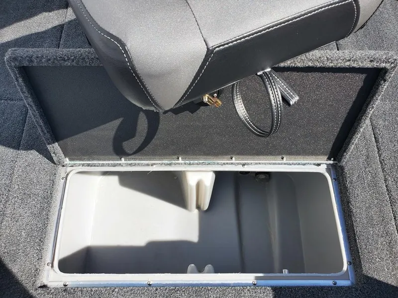 Slide: The Image of 35 gallon stern aerated livewell - 7