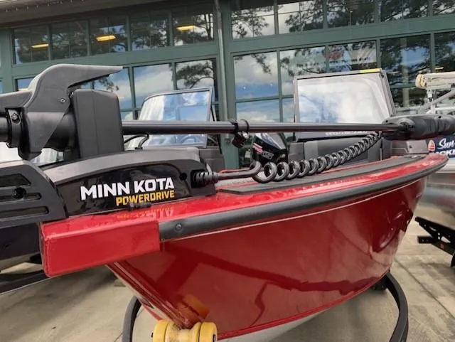 Slide: The Image of 2023 Tracker Targa V-18 WT boat with Minn Kota PowerDrive motor. - 7