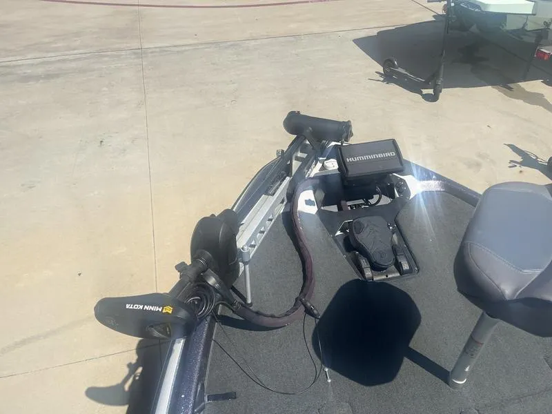 Slide: The Image of 2021 Skeeter ZXR 20 boat with Minn Kota trolling motor and Humminbird fish finder. - 8