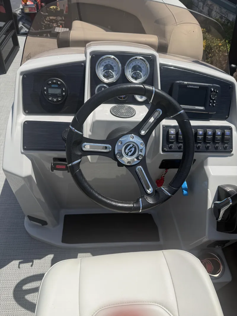 Slide: The Image of Sylvan Mirage Cruise 820 LZ 2023 - 21