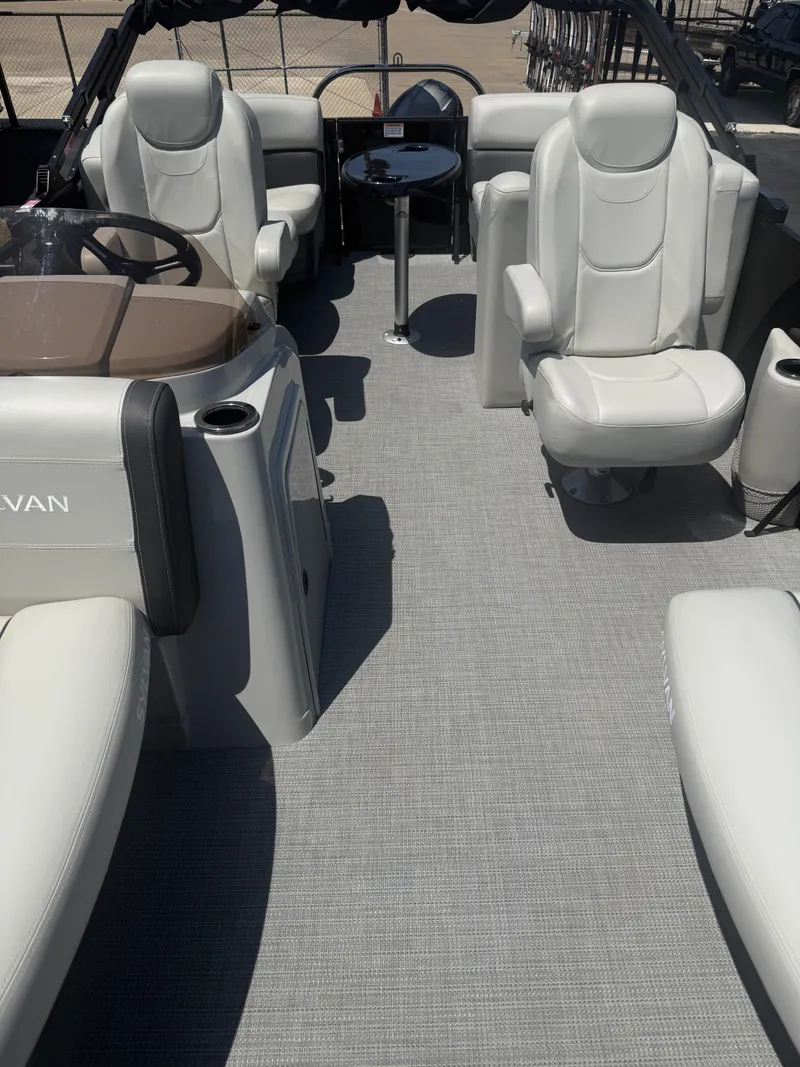 Slide: The Image of Sylvan Mirage Cruise 820 LZ 2023 - 14