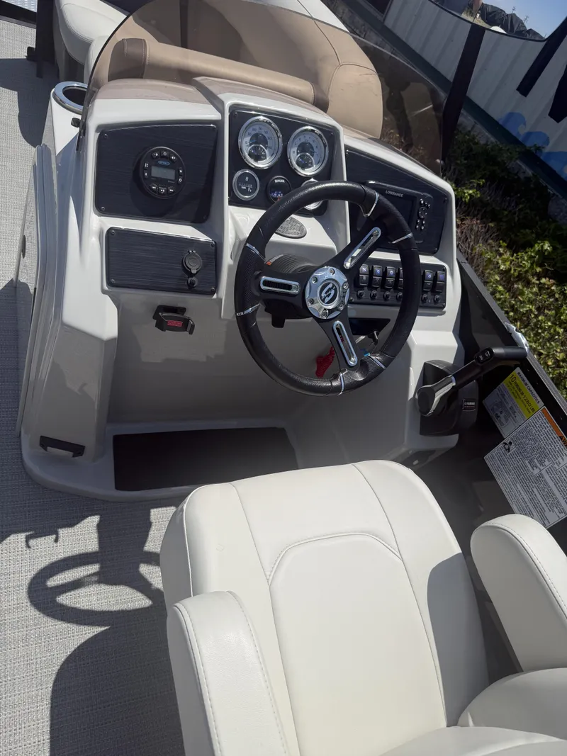 Slide: The Image of Sylvan Mirage Cruise 820 LZ 2023 - 20