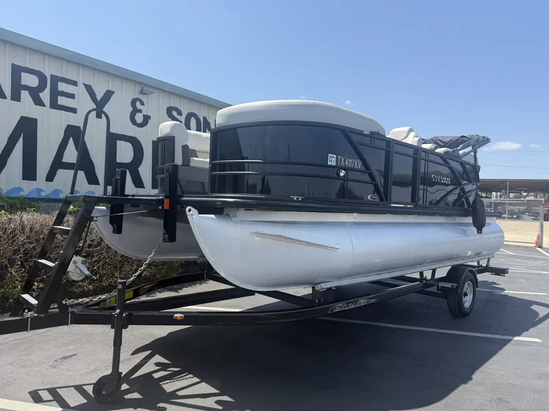 Slide: The Image of Sylvan Mirage Cruise 820 LZ 2023 - 6