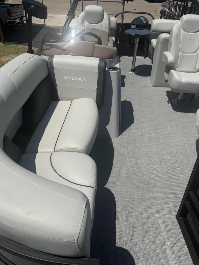 Slide: The Image of Sylvan Mirage Cruise 820 LZ 2023 - 12