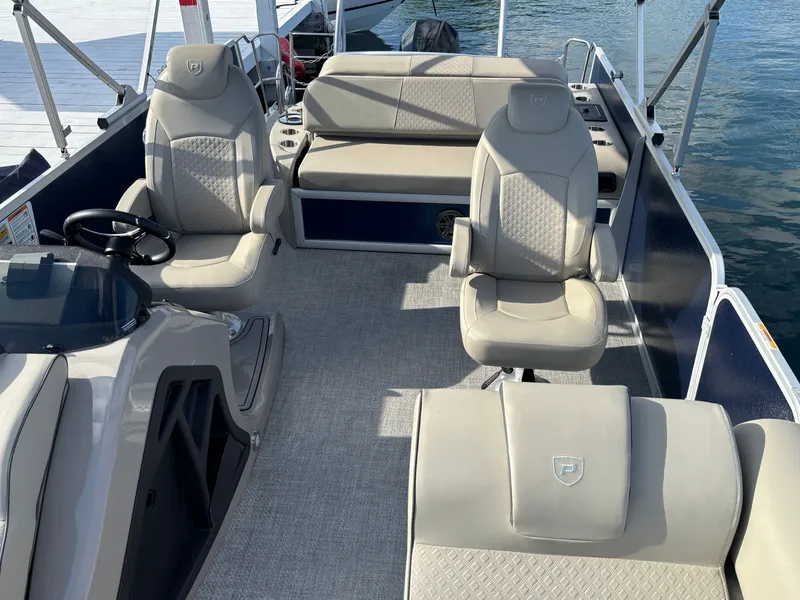 Slide: The Image of Premier 250 Solaris RL 2023 - 189