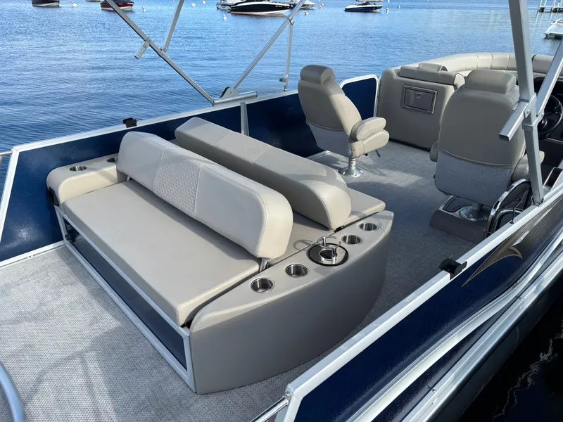 Slide: The Image of Premier 250 Solaris RL 2023 - 190