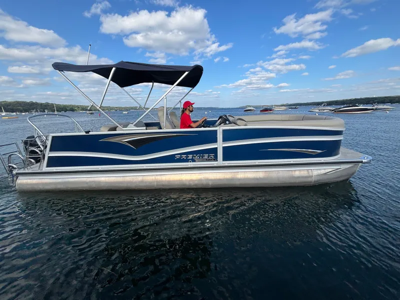 Slide: The Image of Premier 250 Solaris RL 2023 - 197