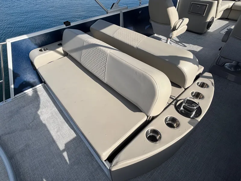 Slide: The Image of Premier 250 Solaris RL 2023 - 199