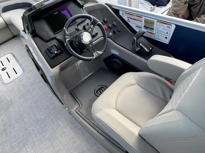 Slide: The Image of Premier 250 Solaris RL 2023 - 196