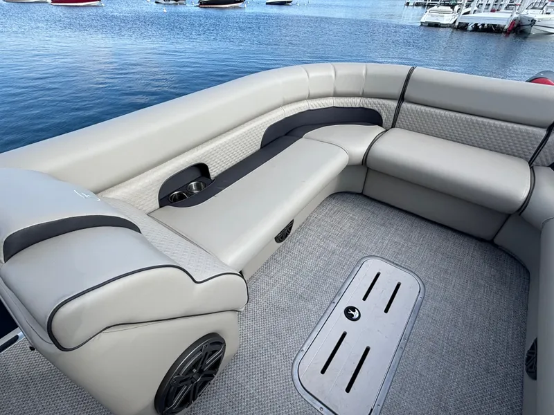 Slide: The Image of Premier 250 Solaris RL 2023 - 198