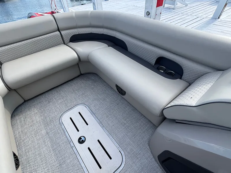 Slide: The Image of Premier 250 Solaris RL 2023 - 199